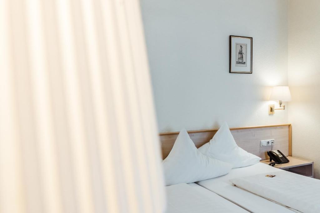 Postel nebo postele na pokoji v ubytování Hotel am Marschiertor