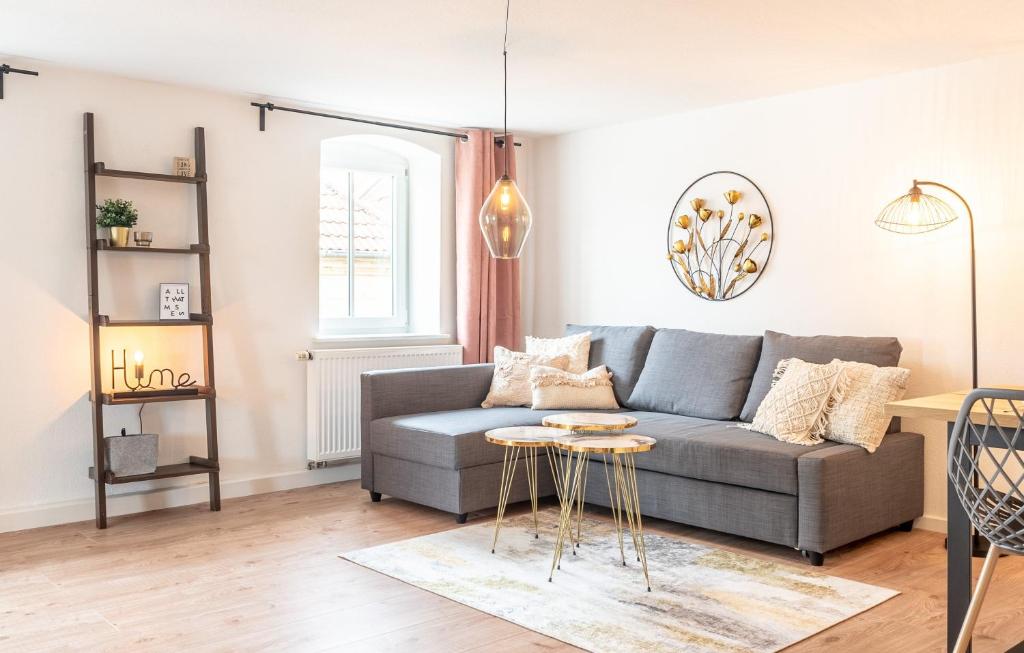 a living room with a couch and a table at ☆Design Apartment☆Altstadt☆Toplage☆2 Zimmer in Bayreuth