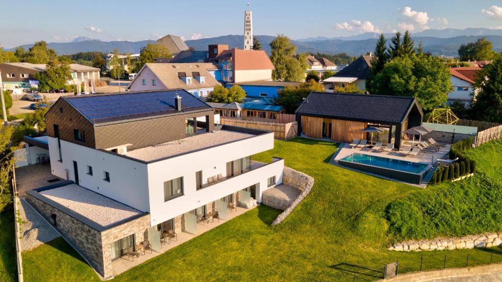 La alberca dentro o cerca de Hotel Leimer Bräu