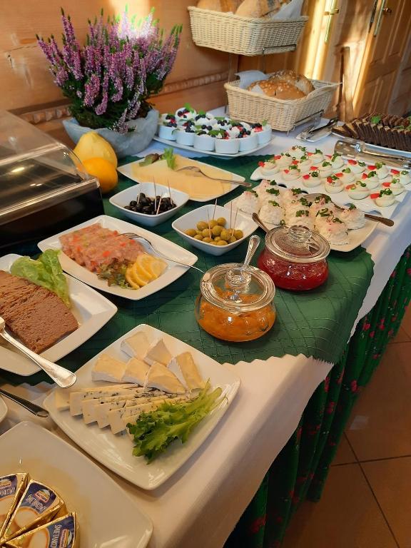 Jedlo v ubytovaní bed & breakfast alebo blízkom okolí