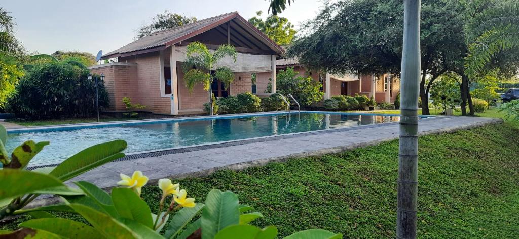 Bazén v ubytování Tringa Villas Yala nebo v jeho okolí