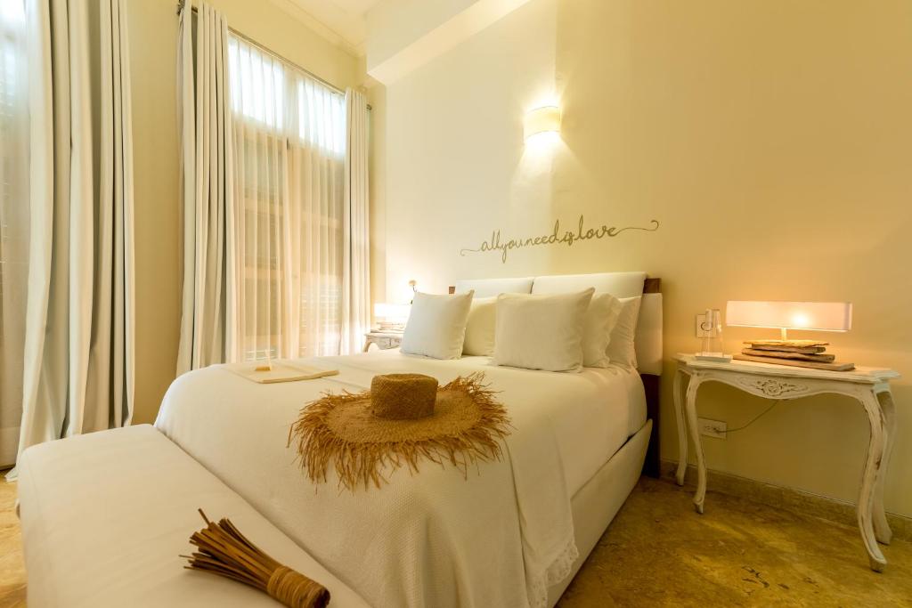 Postel nebo postele na pokoji v ubytování Casa Diluca Cartagena Hotel Boutique