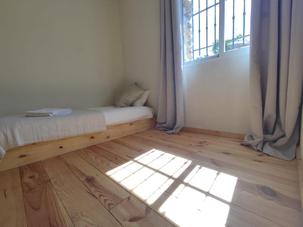 A bed or beds in a room at Esencia Lodge - luxurious off-grid cabin retreat