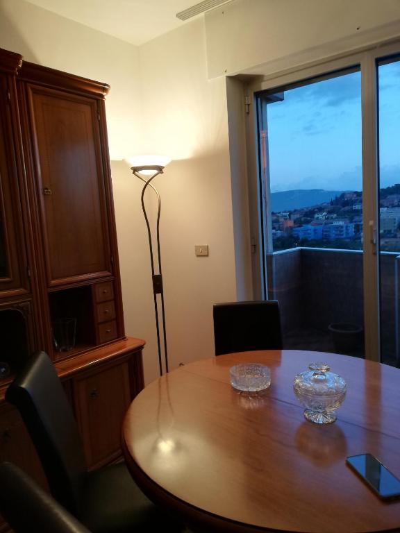 Część wypoczynkowa w obiekcie Nino e Issi Apartment