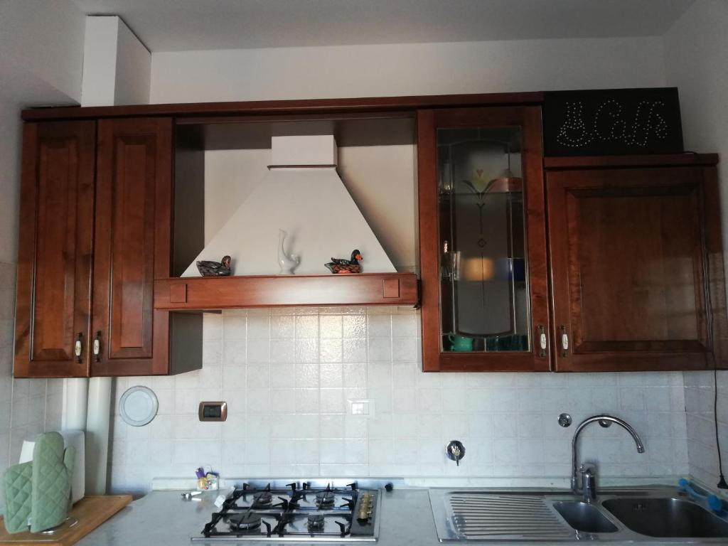 Kuchnia lub aneks kuchenny w obiekcie Nino e Issi Apartment