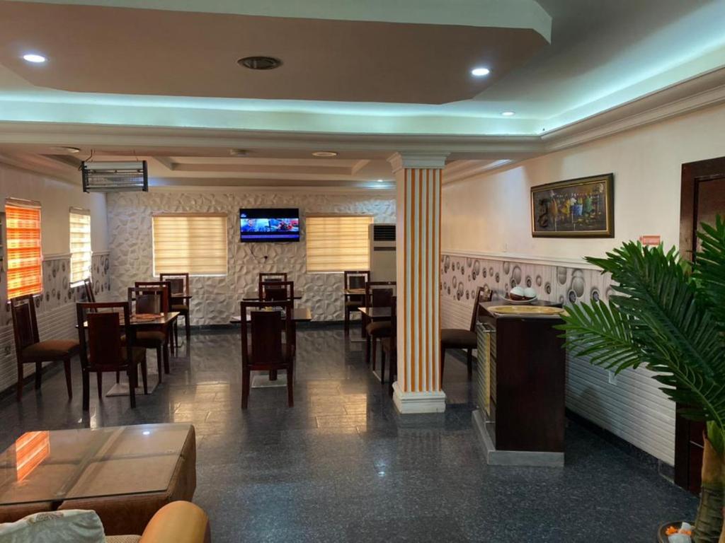TV a/nebo společenská místnost v ubytování Galpin Suites