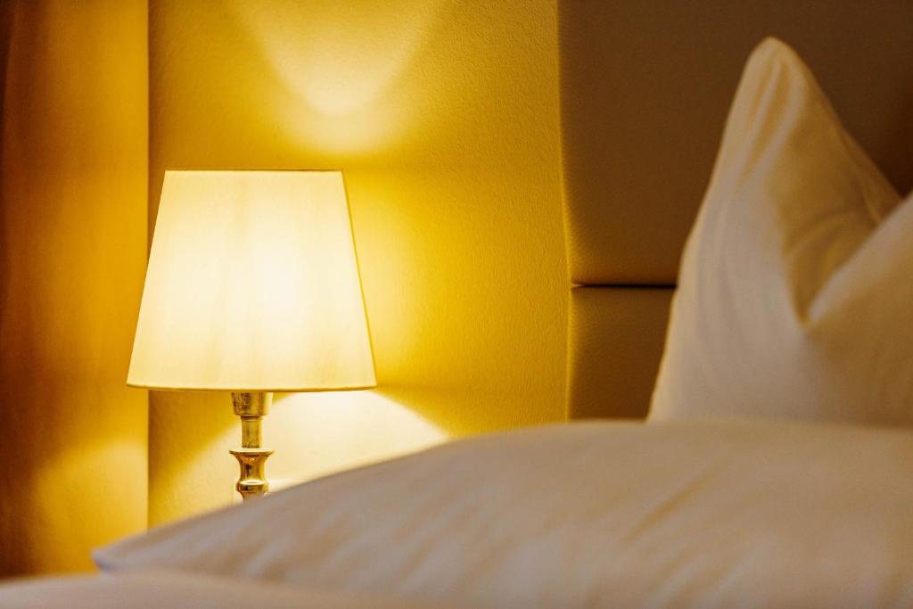 Posteľ alebo postele v izbe v ubytovaní Pfeiler's Bürgerstüberl - Hotel