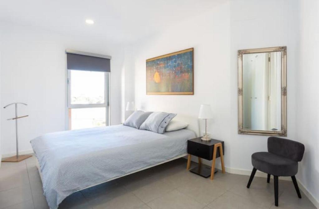 Modern seafront flat with a private garage, El Médano ...