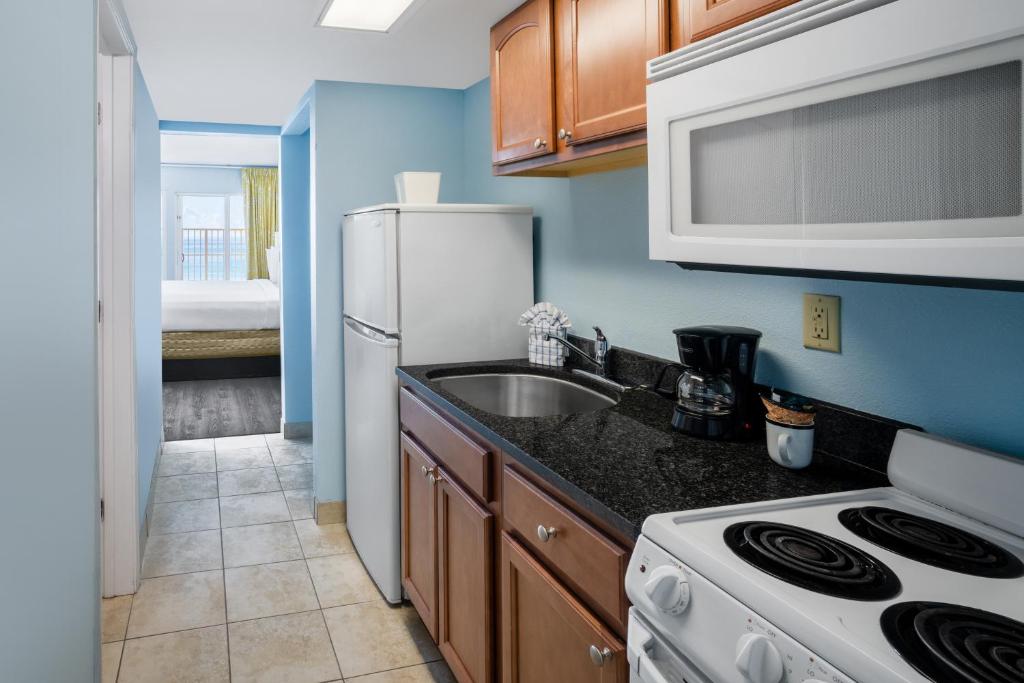 Kuchyň nebo kuchyňský kout v ubytování Palette Resort Myrtle Beach