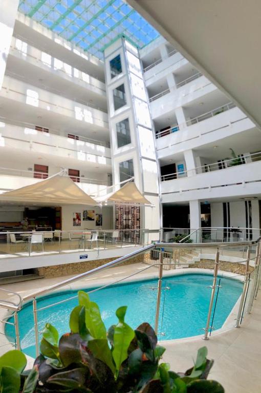 Bazén v ubytování Hotel Sicarare nebo v jeho okolí