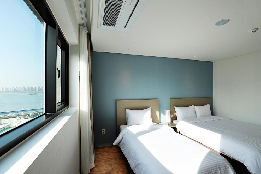 Postel nebo postele na pokoji v ubytování Sea Moon Tourist Hotel