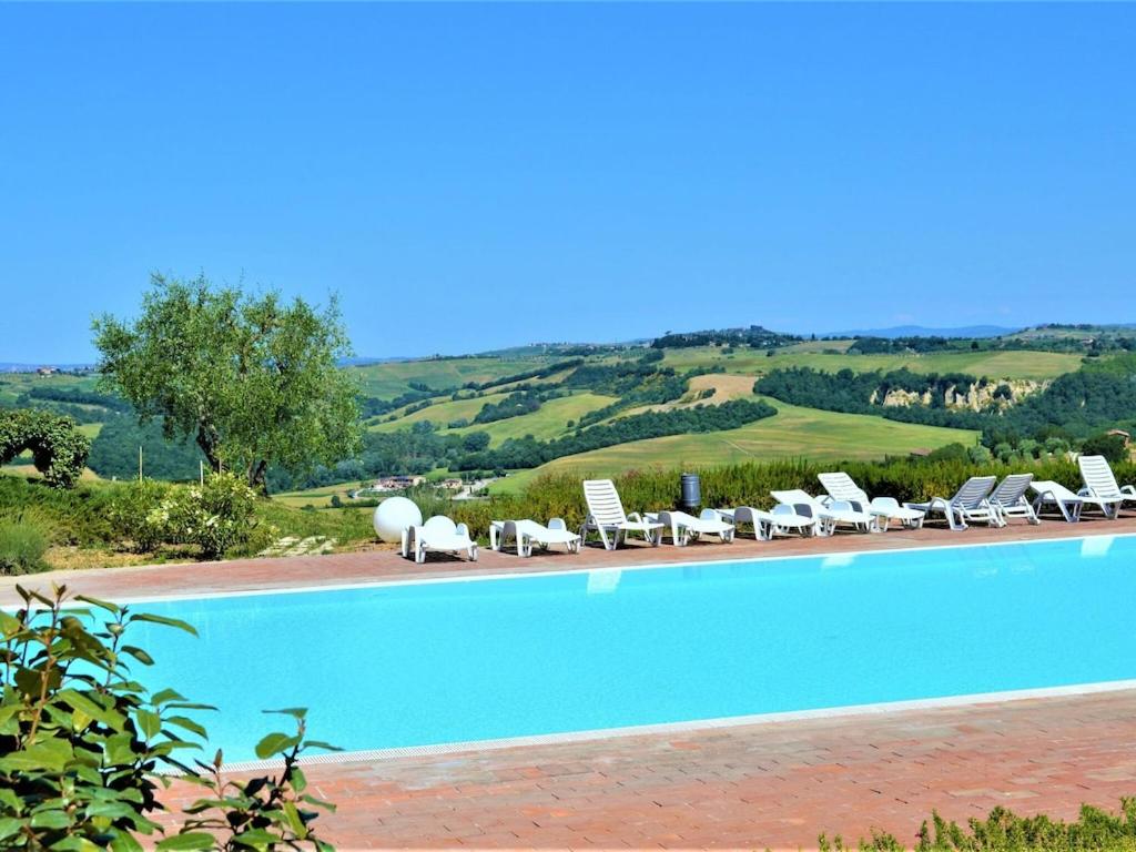 Basen w obiekcie Holiday Apartment Close to Asciano lub w pobliżu