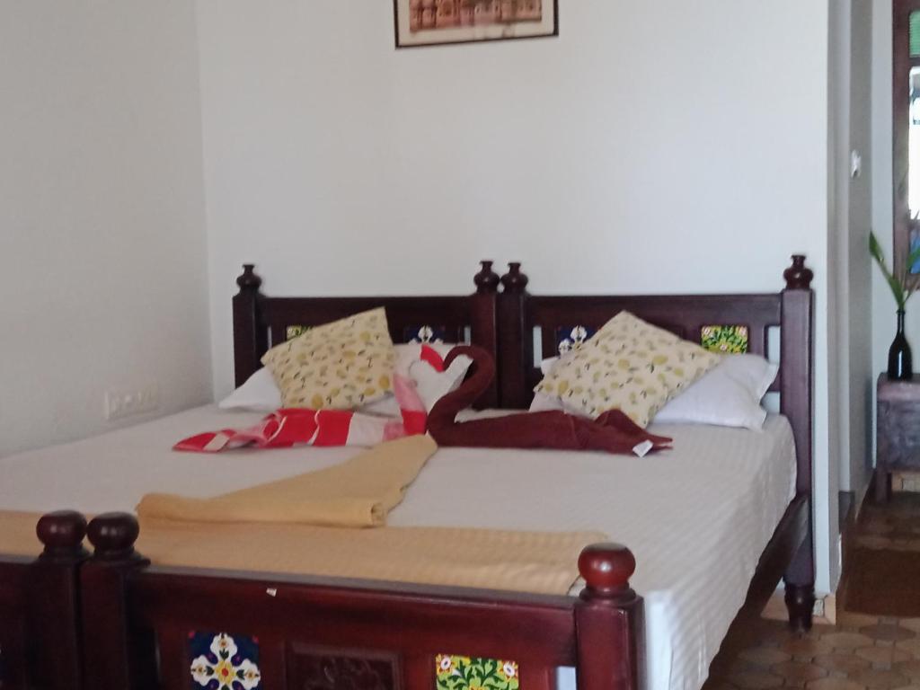 Postel nebo postele na pokoji v ubytování Lemon Dew Beach House, Alleppey Beach