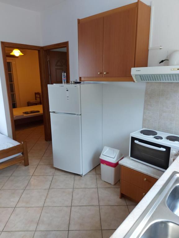 Matina Apartments Tyros - Apartamento Con Vista Al Mar