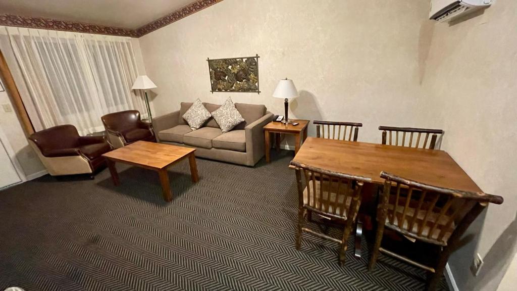 Posezení v ubytování Yosemite View Lodge
