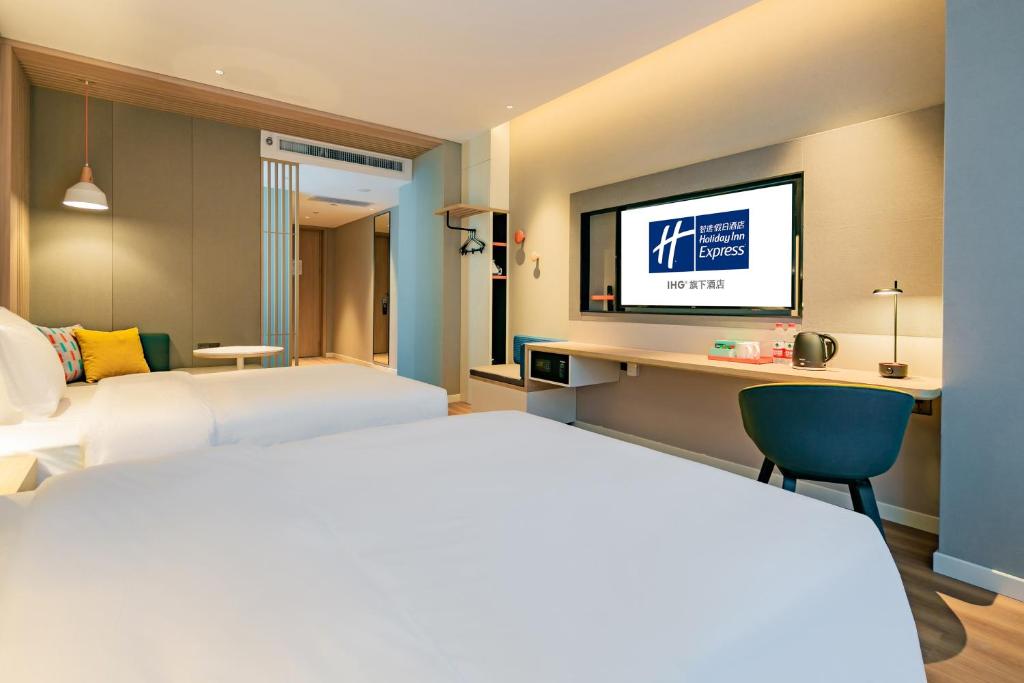 Holiday Inn Express Xi'an High Tech Zone North, an IHG Hotel - 标准的双胞胎房间，额外的地板空间