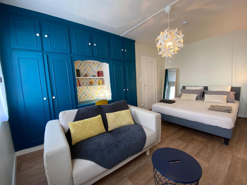 Ένα ή περισσότερα κρεβάτια σε δωμάτιο στο Cosy T1 ! Proche commerces et axes routiers
