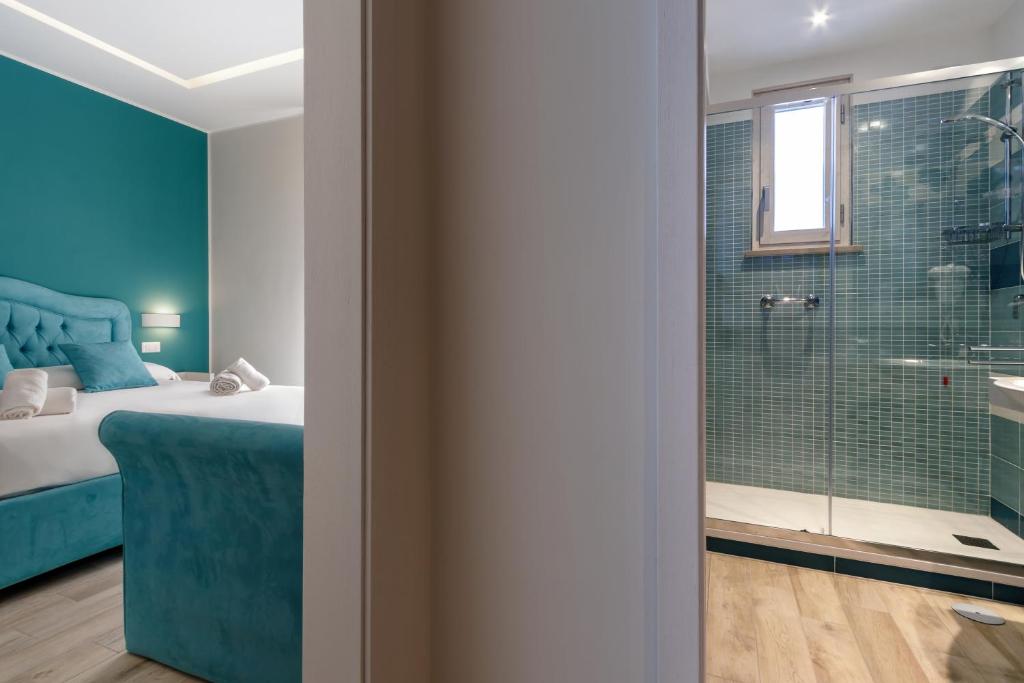Postel nebo postele na pokoji v ubytování Tiffany Suites
