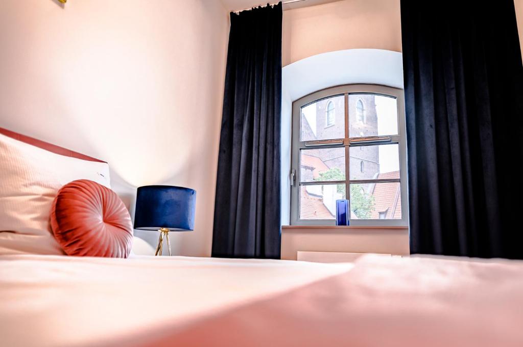 Posteľ alebo postele v izbe v ubytovaní AboutArtApartments - Młyn Maria