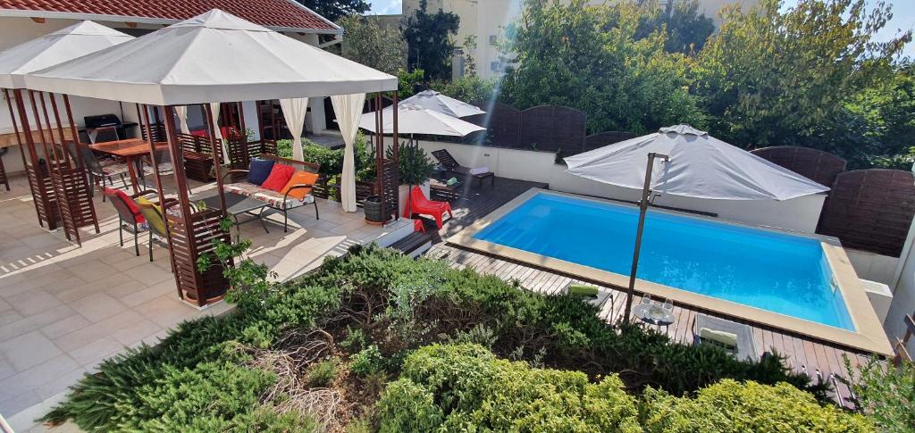 Bazén v ubytování Holiday home Olive nebo v jeho okolí