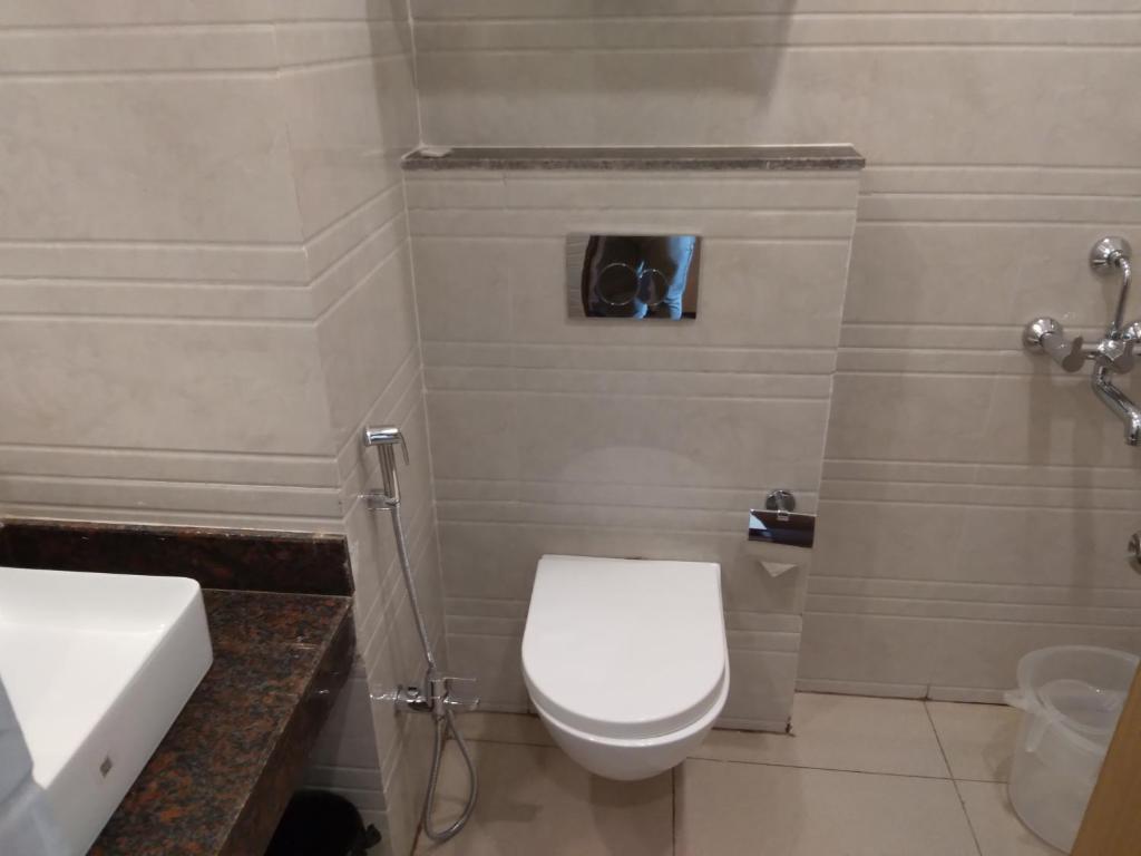 Koupelna v ubytování HOTEL NILADRI PREMIUM