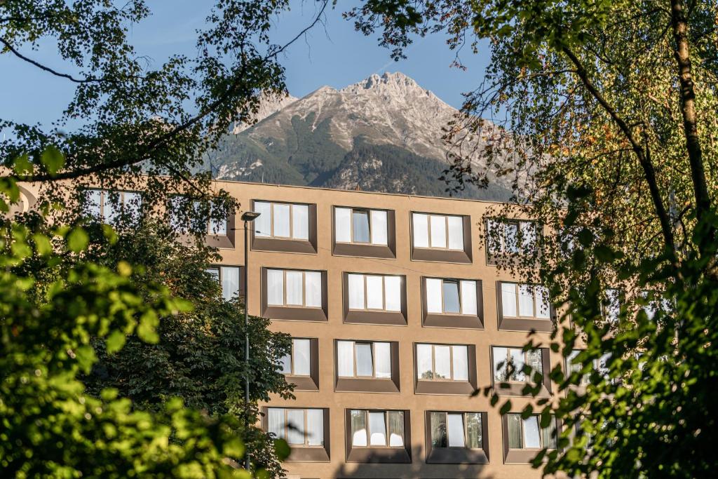 Nespecifikovaný výhled na hory nebo výhled na hory při pohledu z hotelu