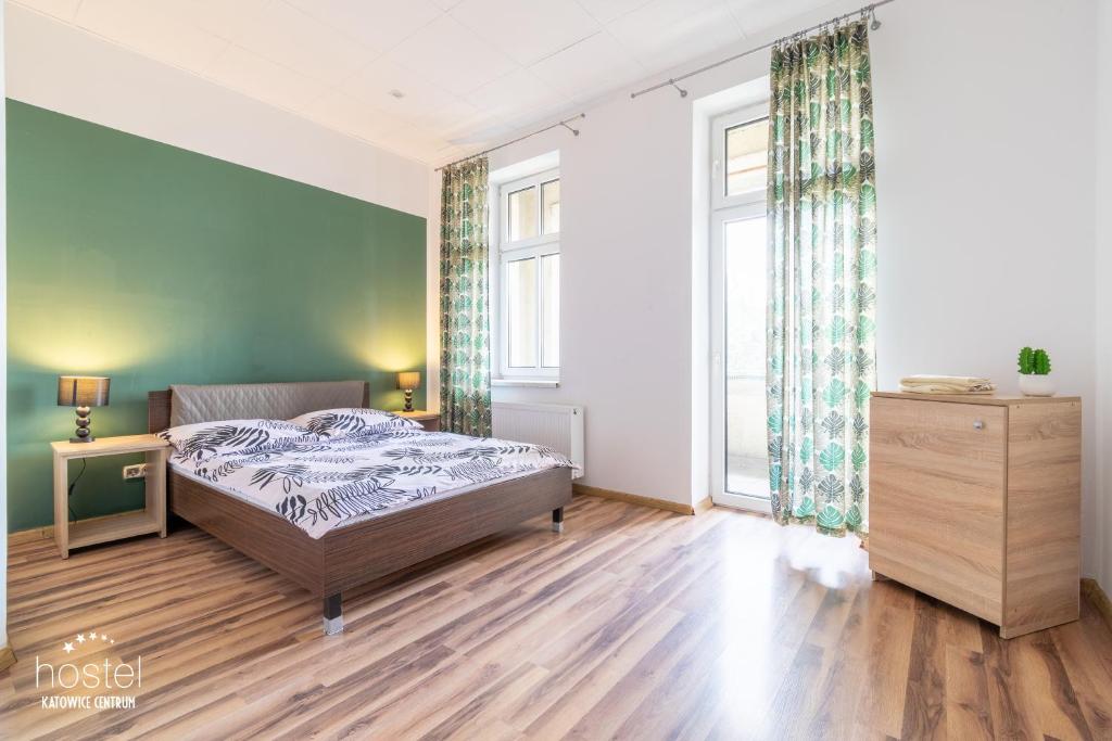 Postel nebo postele na pokoji v ubytování Hostel Katowice Centrum