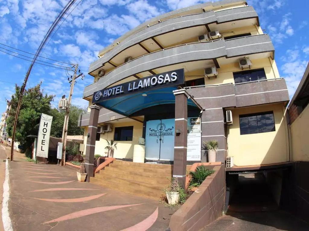 a building with a sign for a music venue at Hotel LLamosas in Ciudad del Este