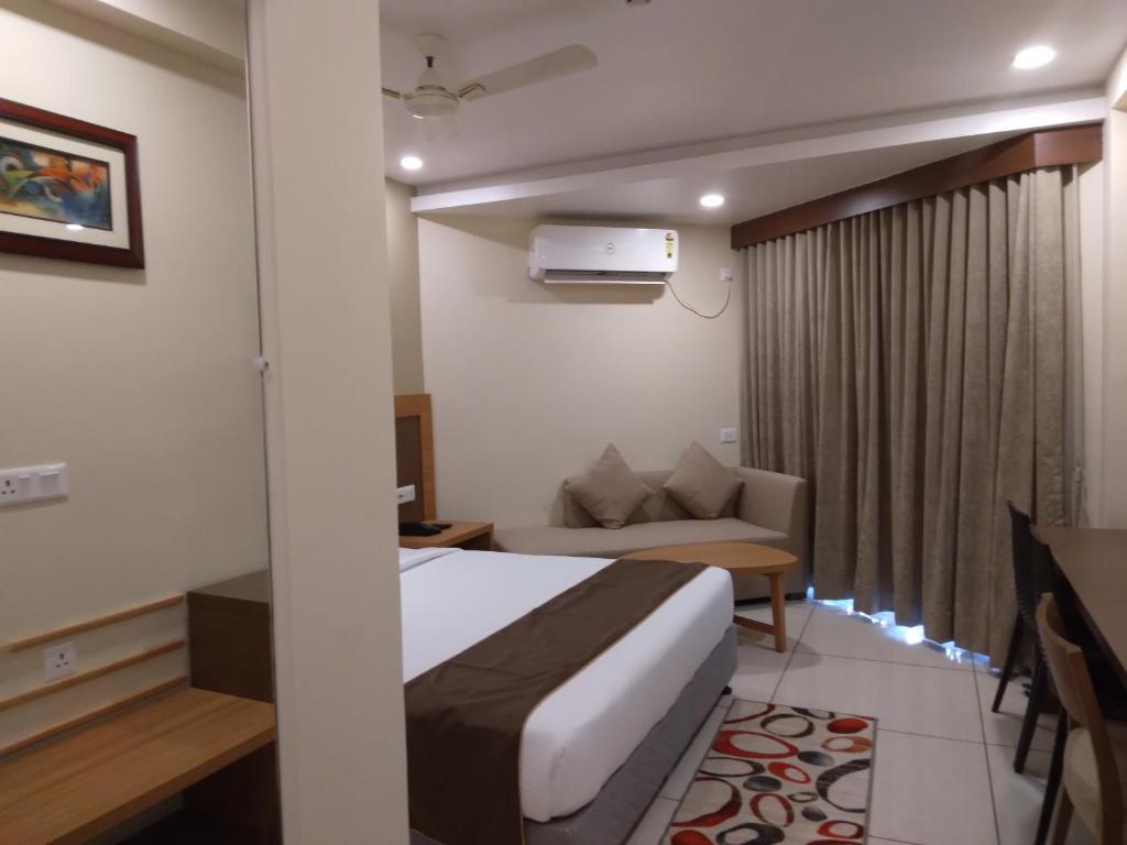 Postel nebo postele na pokoji v ubytování HOTEL NILADRI PREMIUM