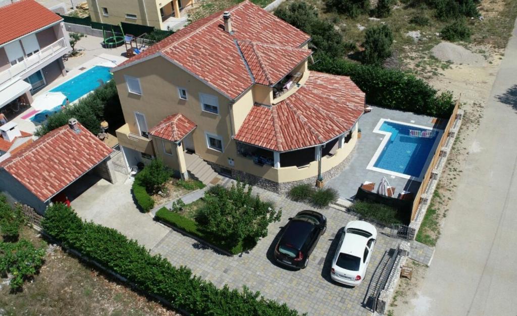 Bazén v ubytování Apartman Marica with swimmingpool nebo v jeho okolí