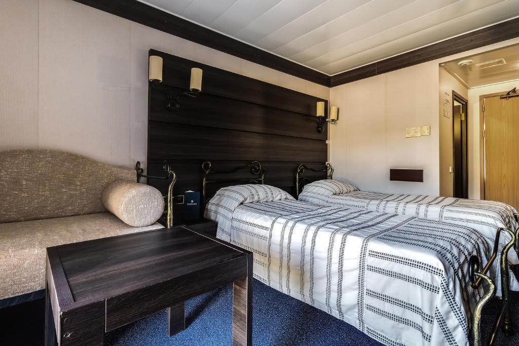 Postel nebo postele na pokoji v ubytování Bakkara Hotel