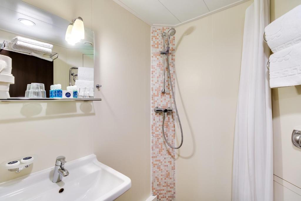 Koupelna v ubytování Bakkara Hotel