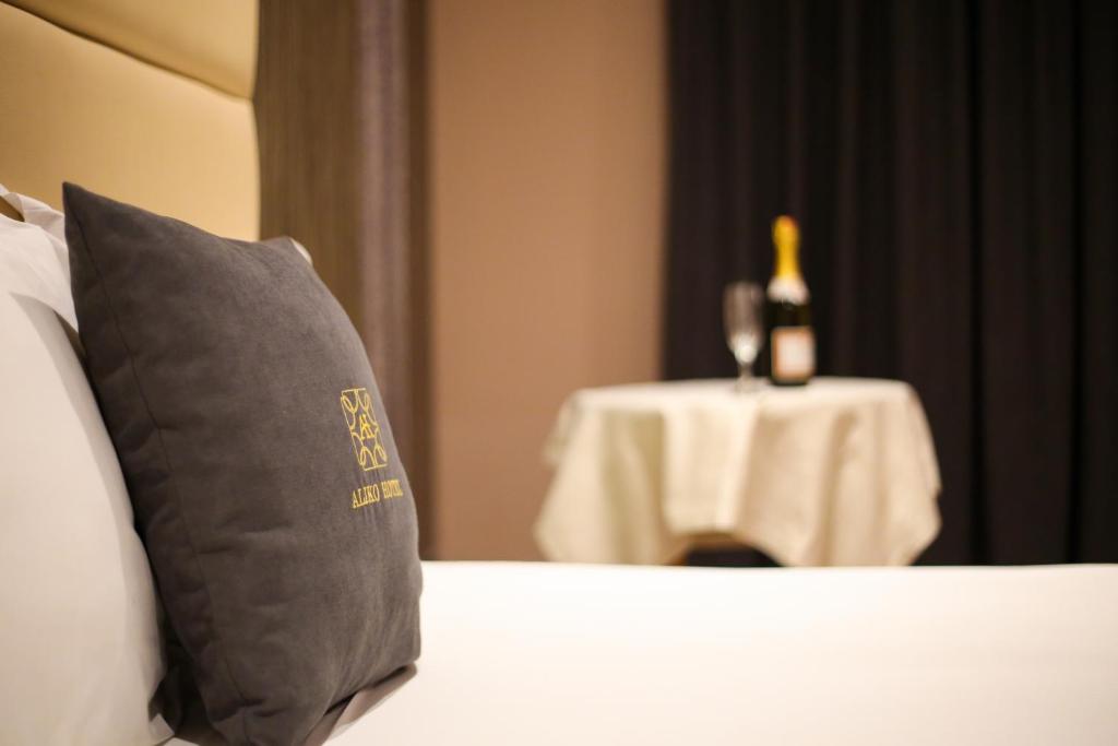 Postel nebo postele na pokoji v ubytování Aliko Hotel