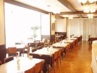 ห้องอาหารหรือที่รับประทานอาหารของ โรงแรมซัปโปโร เมทส์