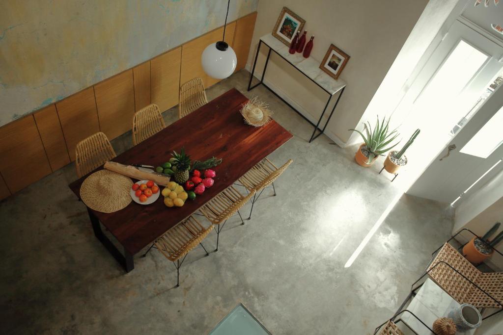 Posezení v ubytování FIXIE LOFTS - Colonial Villa Suites with Pool