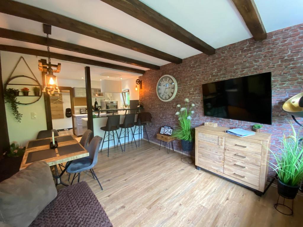 TV a/nebo společenská místnost v ubytování Apartment Villa Sonnegg