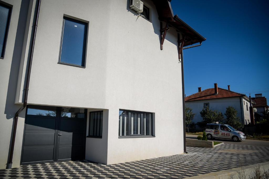 Budova, kde se aparthotel nachází