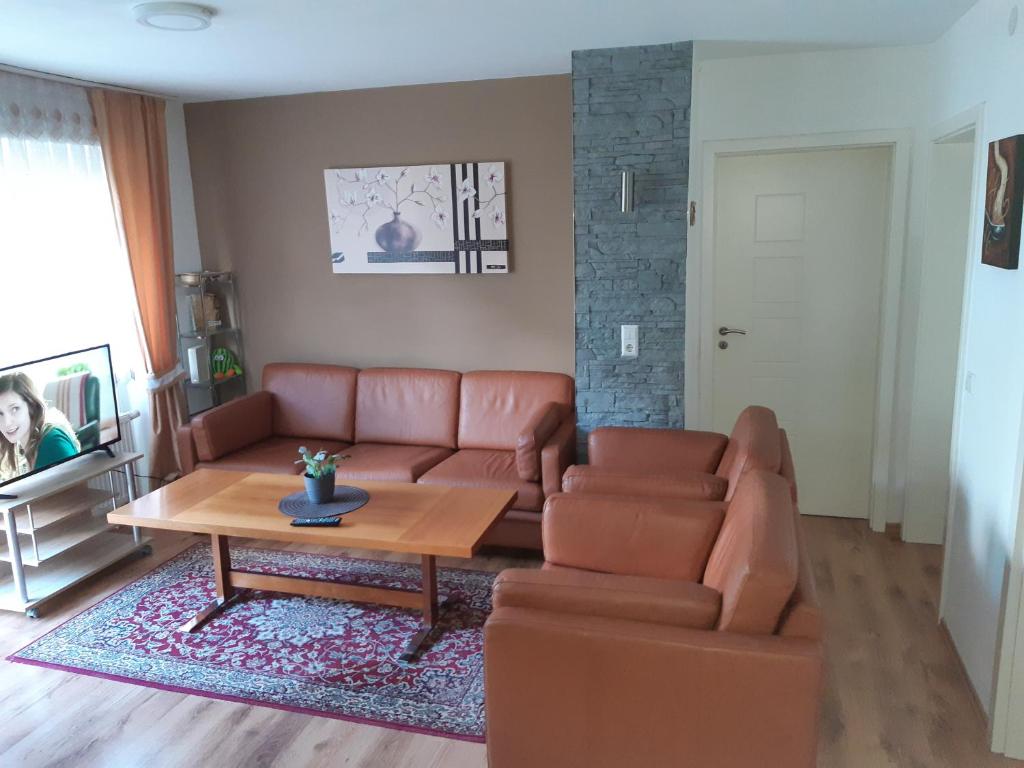 Posezení v ubytování Drei Zimmer Apartment am Rhein
