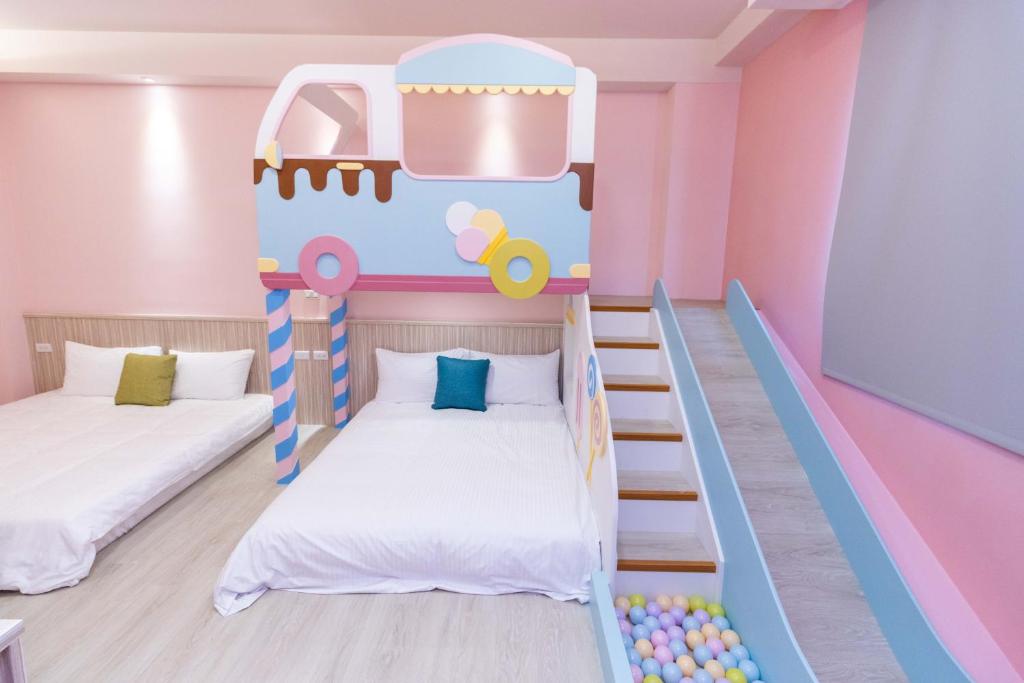 a childs room with bunk beds and a train room at 小田時光溜滑梯親子民宿 in Wujie