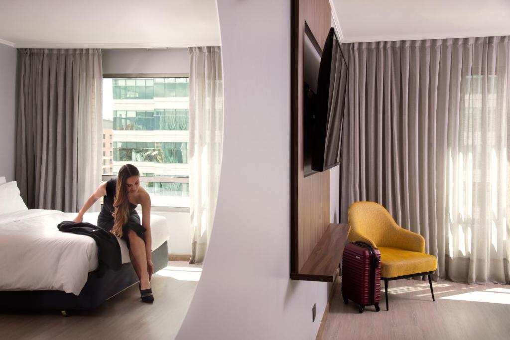 Postel nebo postele na pokoji v ubytování Novotel Santiago Las Condes