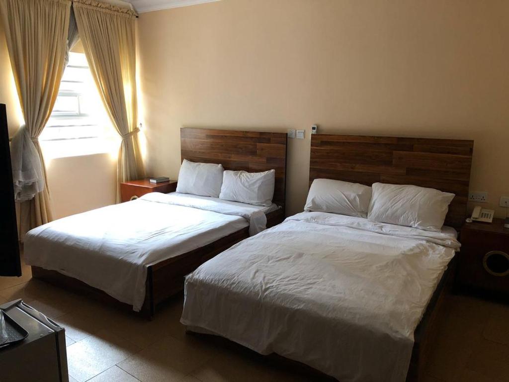 Postel nebo postele na pokoji v ubytování Conference Hotel and Suites Sagamu