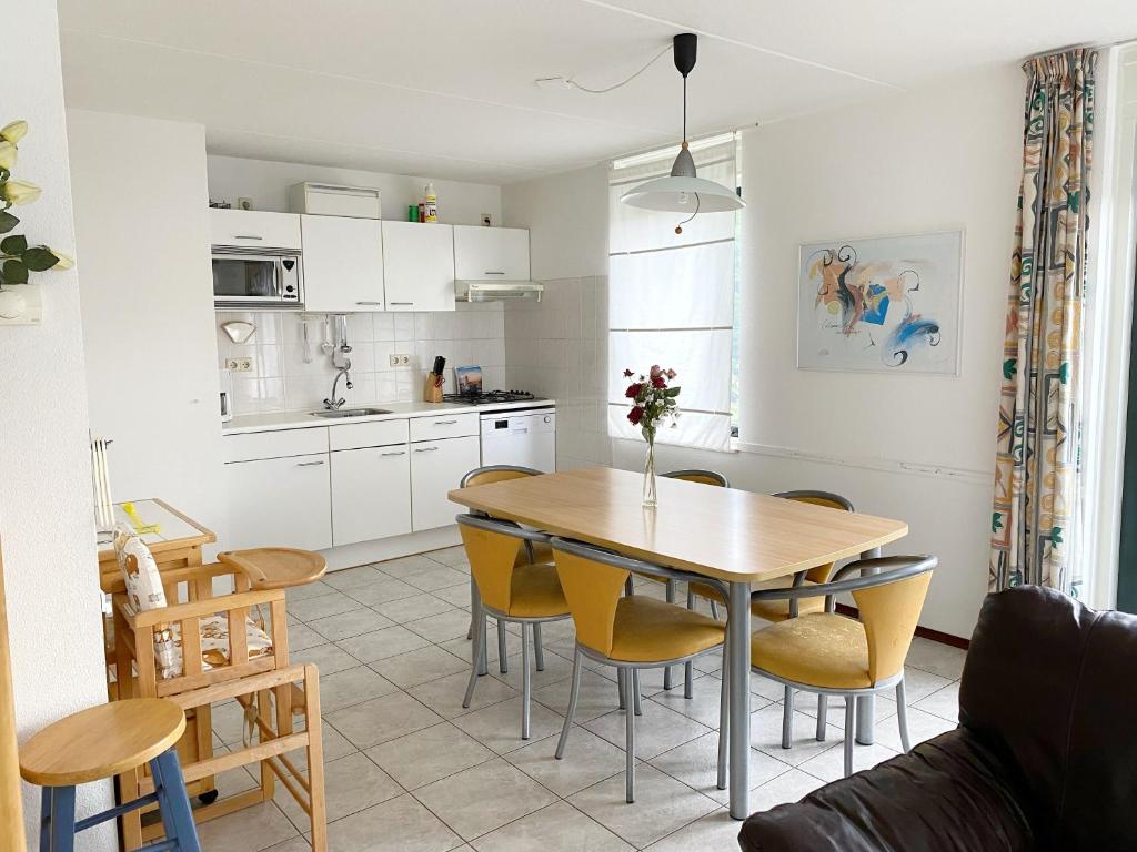 a kitchen and dining room with a table and chairs at Hello Zeeland - Vakantiehuis Stern 207 in Breskens