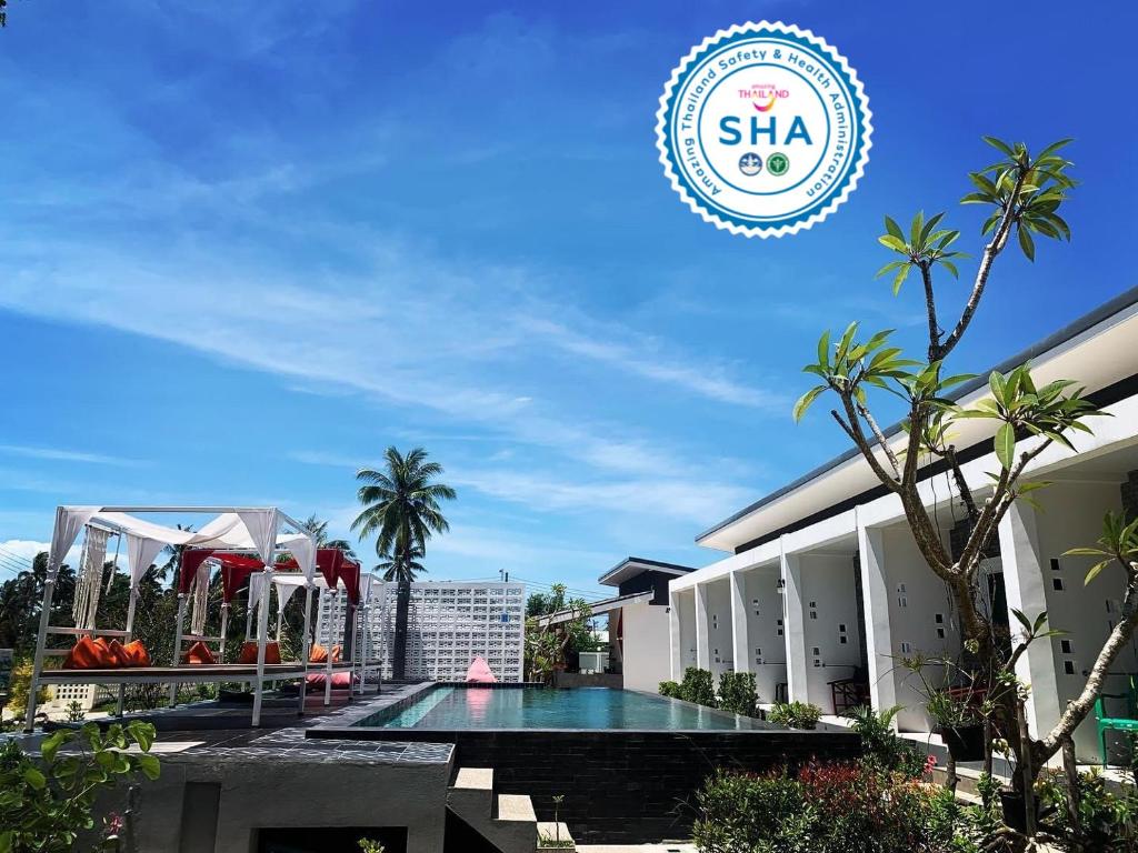 vista sulla piscina dell'hotel di Phangan Hometown Resort - Adults Only a Baan Tai