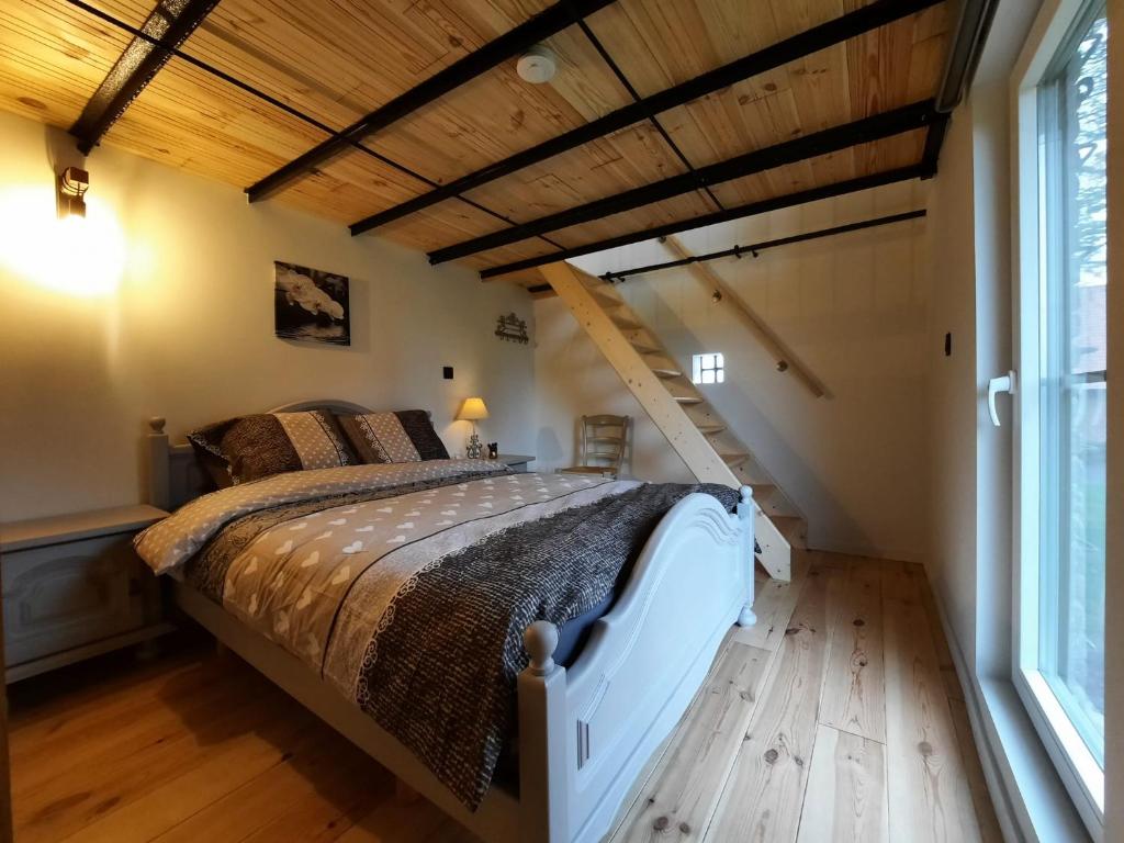 Кровать или кровати в номере Den Ast