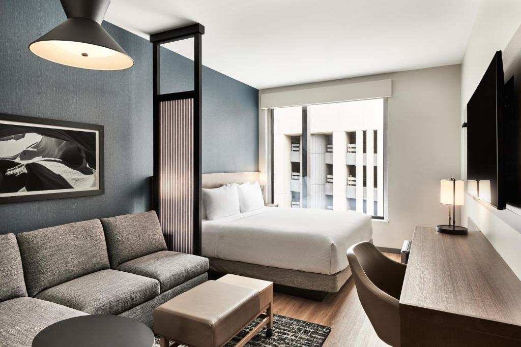 TV a/nebo společenská místnost v ubytování Hyatt Place Phoenix/Downtown