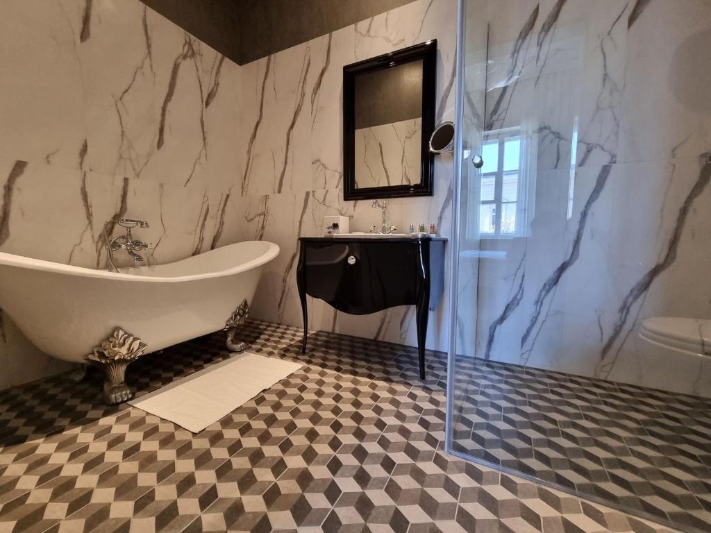 Tiffi Old Town Hotel - Resim 13