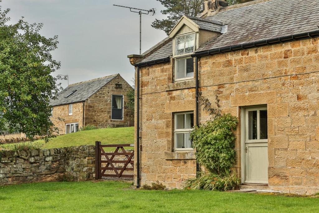 Finest Retreats - Cottage and Barn, Shortflatt Farm