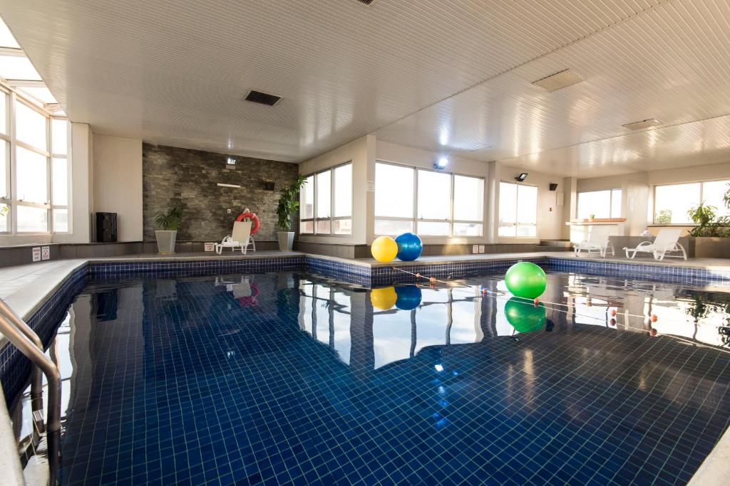 Piscina interior climatizada