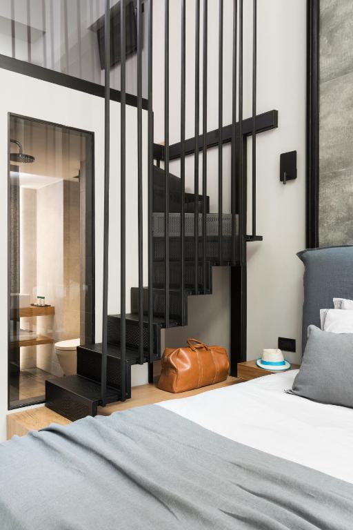 Postel nebo postele na pokoji v ubytování 11 Enteka Acropolis Suites
