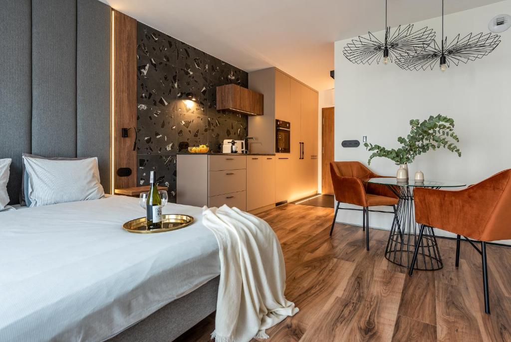 Łóżko lub łóżka w pokoju w obiekcie apartamenty-wroc Kurkowa